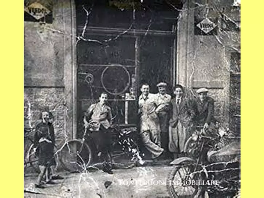 Immagine 1 di Attività commerciale in vendita  in PIAZZA SAN LORENZO a Firenze