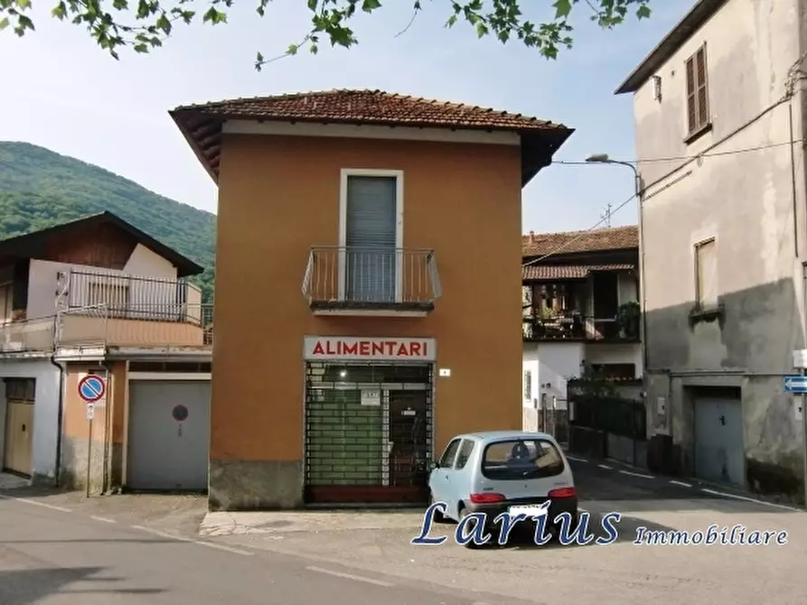 Immagine 1 di Casa indipendente in vendita  in piazza diaz a Valbrona