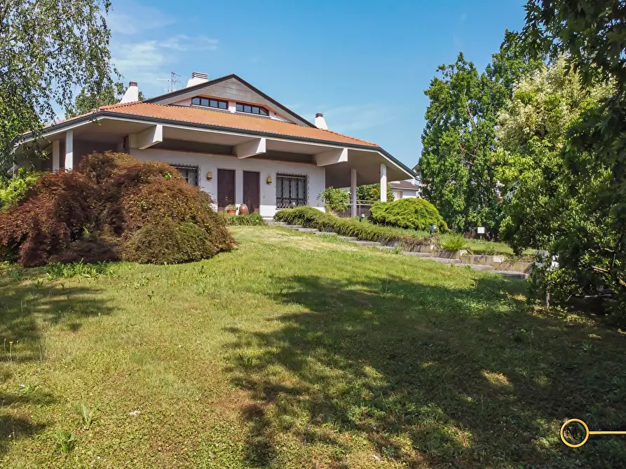 Immagine 1 di Villa in vendita  a Basiano