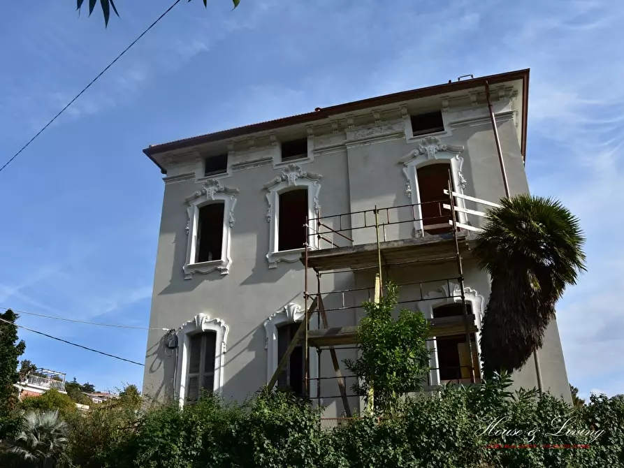 Immagine 1 di Villa in vendita  in corso degli inglesi a San Remo