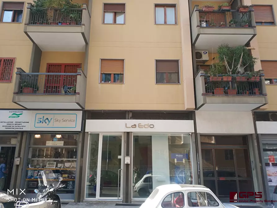 Immagine 1 di Negozio in affitto  a Bari
