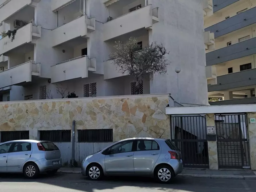 Immagine 1 di Ufficio in affitto  in via cifarelli a Bari