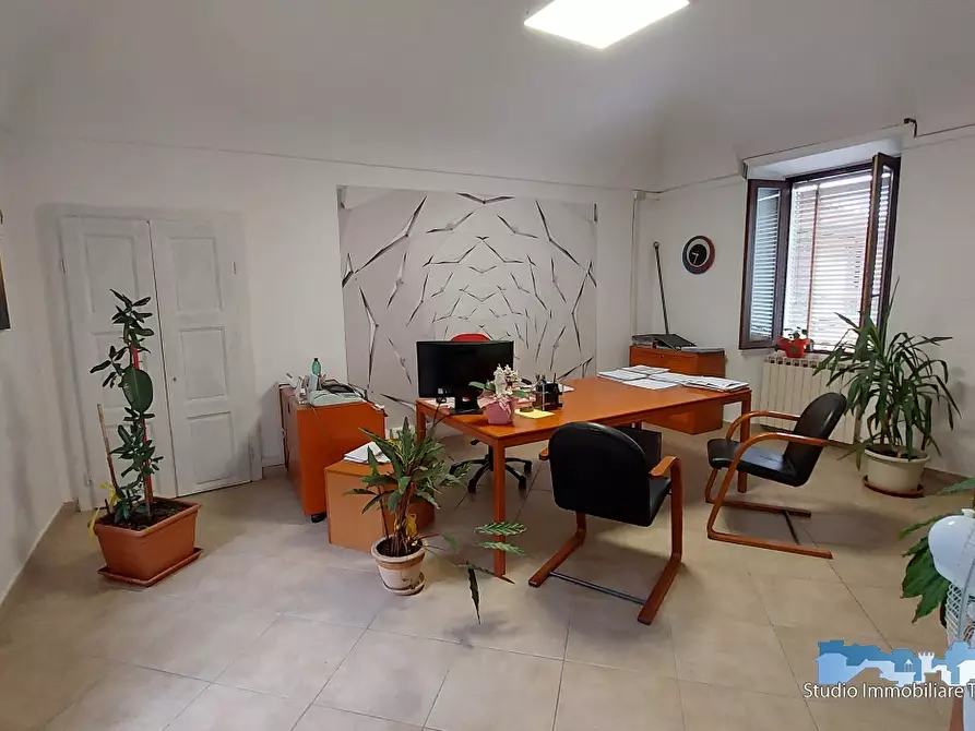 Immagine 1 di Ufficio in affitto  a Ivrea