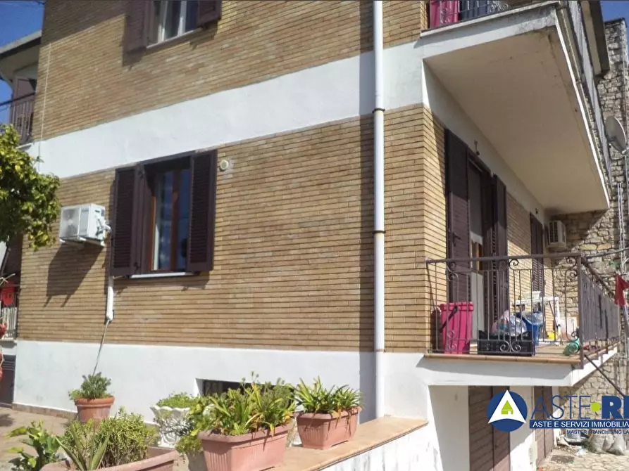 Immagine 1 di Appartamento in vendita  in Via Zeccarelle a Minturno
