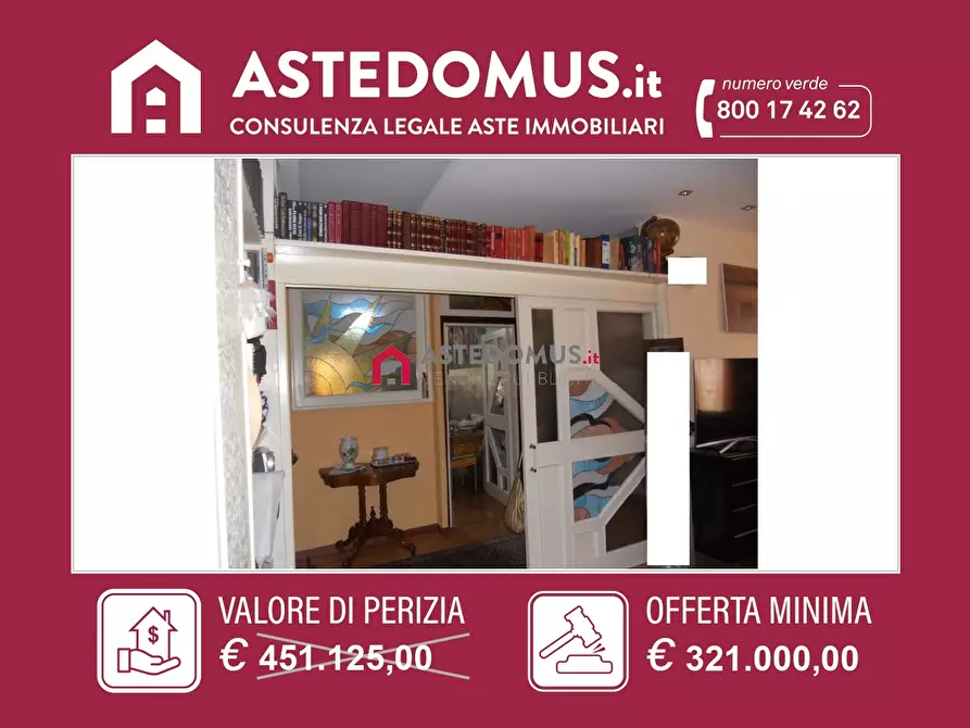 Immagine 1 di Appartamento in vendita  in Via Aniello Falcone a Napoli