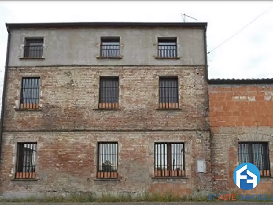 Immagine 1 di Villa in vendita  in Via Moglia a Reggiolo