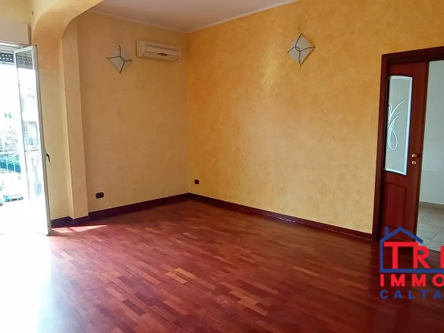 Immagine 1 di Appartamento in vendita  in VIA F. DE ROBERTO a Caltanissetta