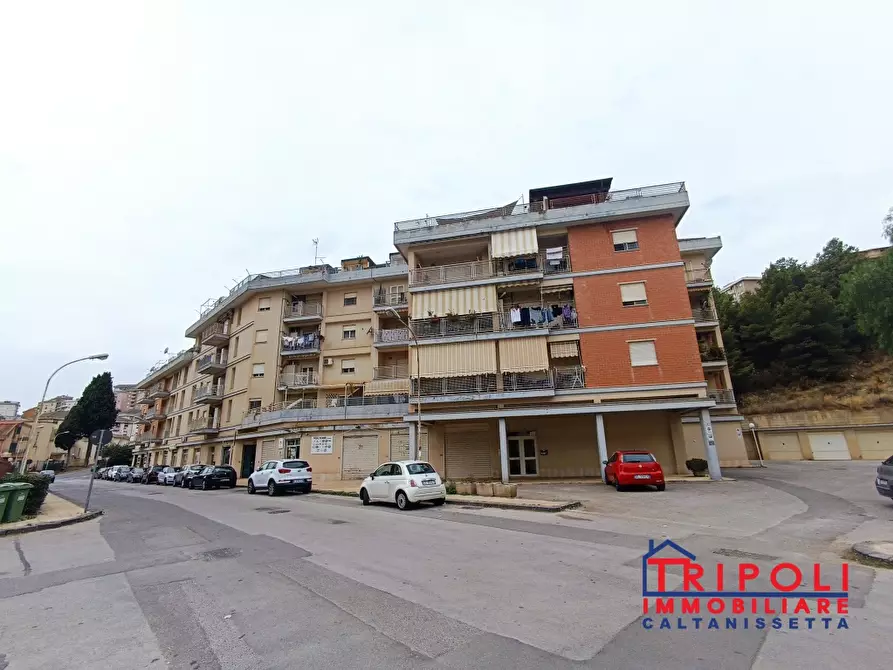 Immagine 1 di Appartamento in vendita  in Via Pietro Nenni a Caltanissetta