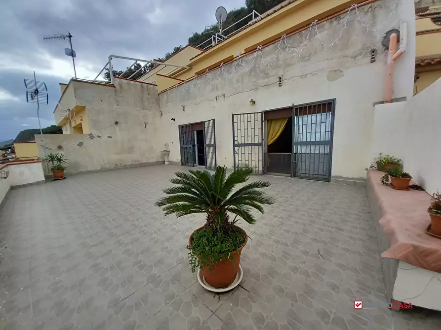 Immagine 1 di Appartamento in vendita  in via lungomare acqualadrone a Messina