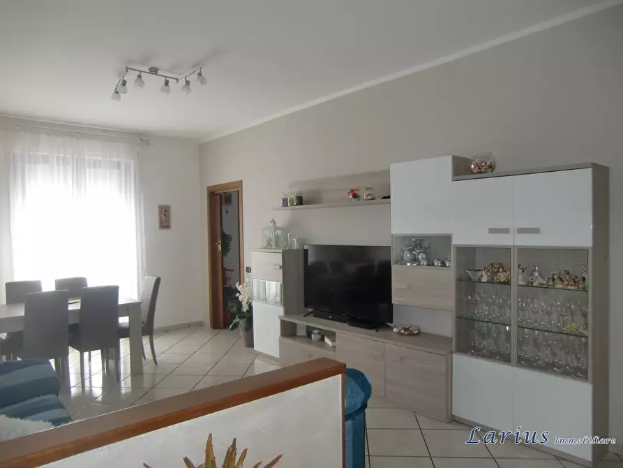 Immagine 1 di Appartamento in vendita  in Via Verza a Canzo