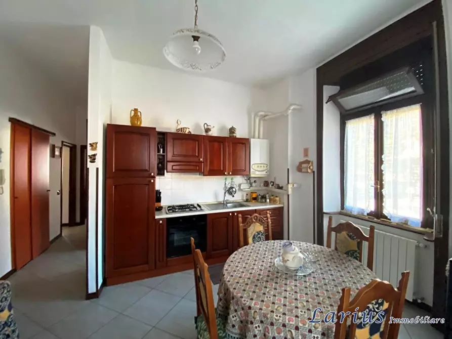 Immagine 1 di Appartamento in vendita  in via Roma a Valbrona