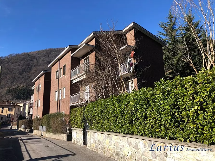 Immagine 1 di Appartamento in vendita  in via Maiago a Valbrona
