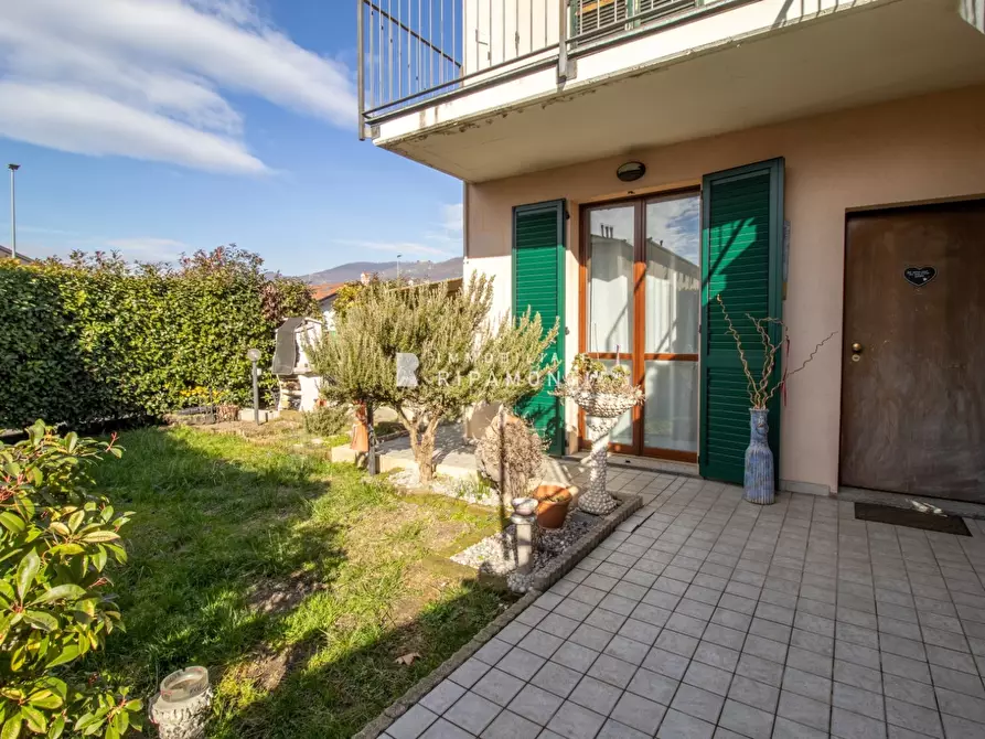 Immagine 1 di Appartamento in vendita  in Via Cesare Cantù a Calco