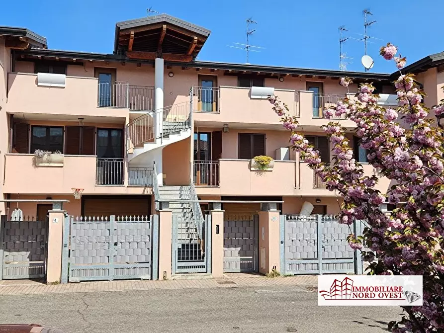 Immagine 1 di Appartamento in vendita  in Via Buozzi a Sedriano