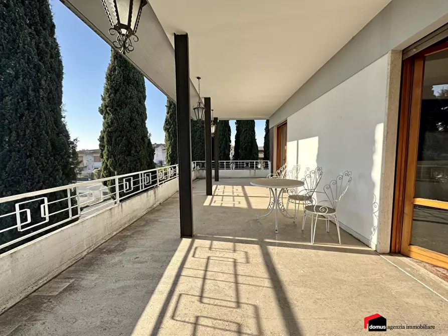 Immagine 1 di Villa in vendita  in Via Trento a Carre'
