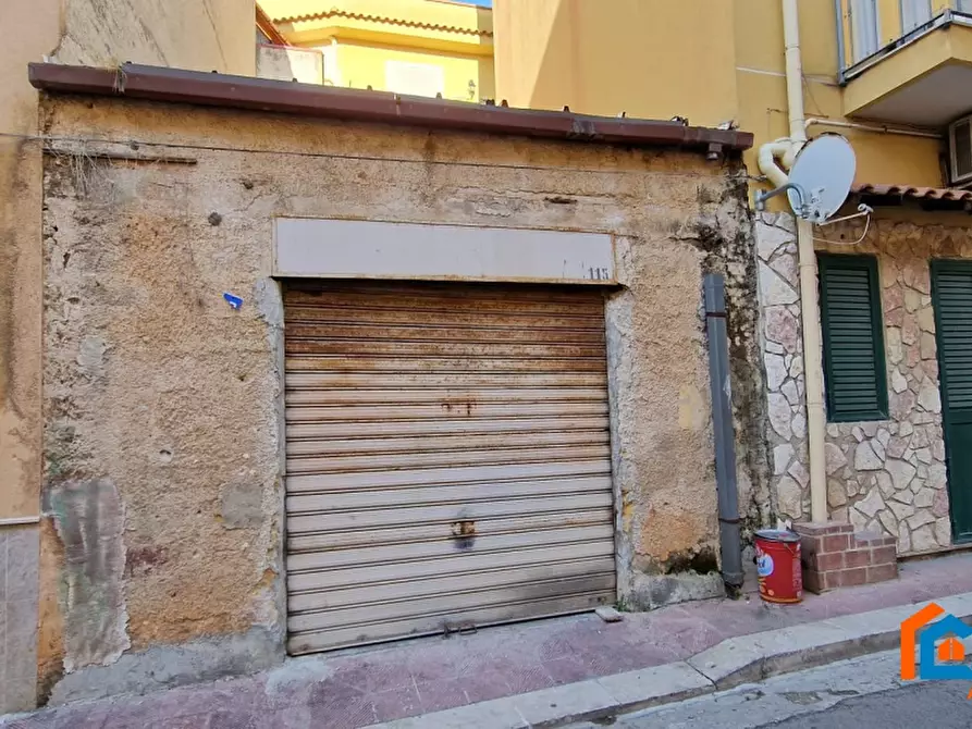 Immagine 1 di Locale commerciale in vendita  in Via Romeo a Capaci