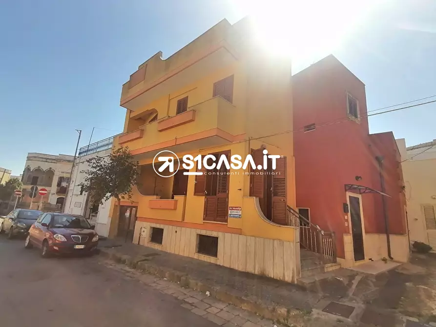Immagine 1 di Casa indipendente in vendita  in via vottorio veneto a Acquarica Del Capo