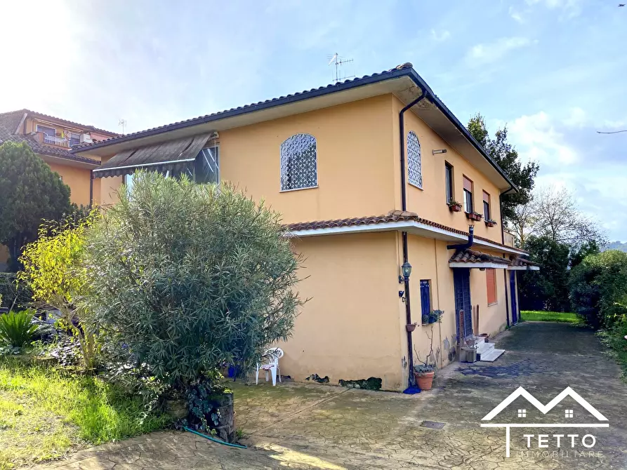 Immagine 1 di Villa in vendita  in Via Sabina Sud a Forano