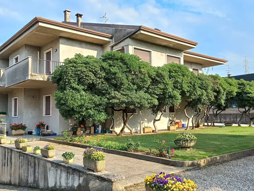 Immagine 1 di Palazzo in vendita  in Via Dell'Artigianato a Bussolengo