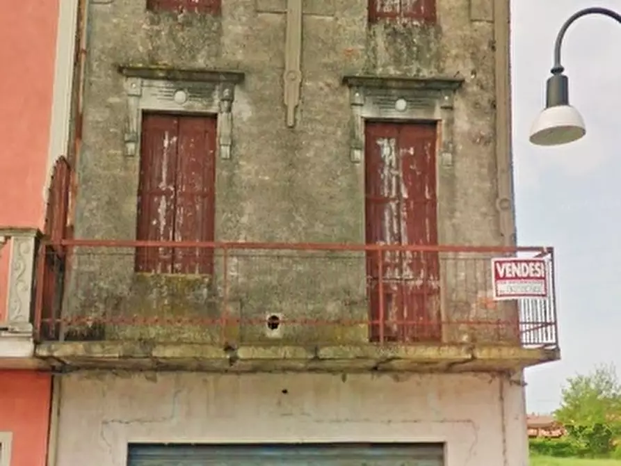Immagine 1 di Palazzo in vendita  a Barbona