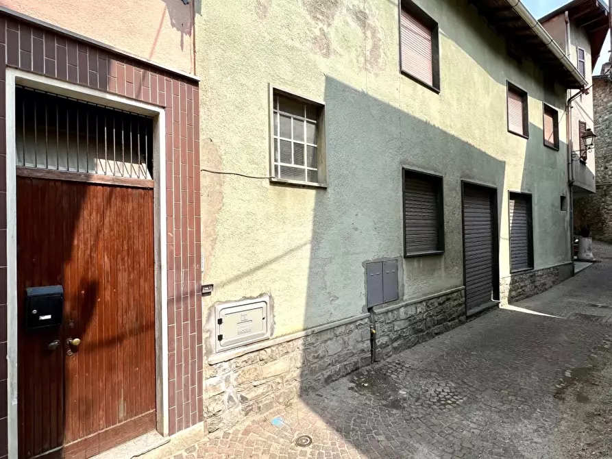 Immagine 1 di Casa indipendente in vendita  in Via Fioroni a Barni