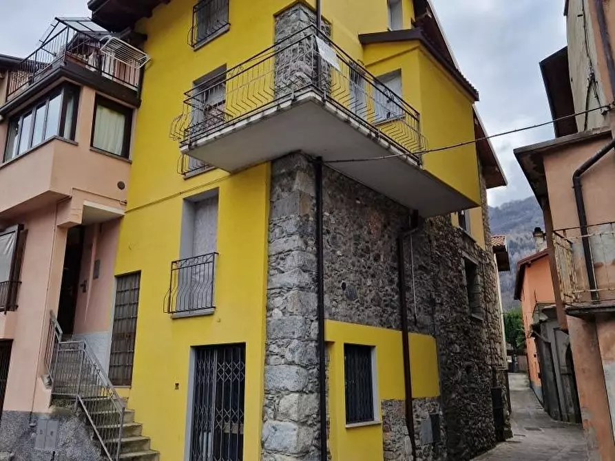 Immagine 1 di Casa indipendente in vendita  in Via Italia a Capo Di Ponte
