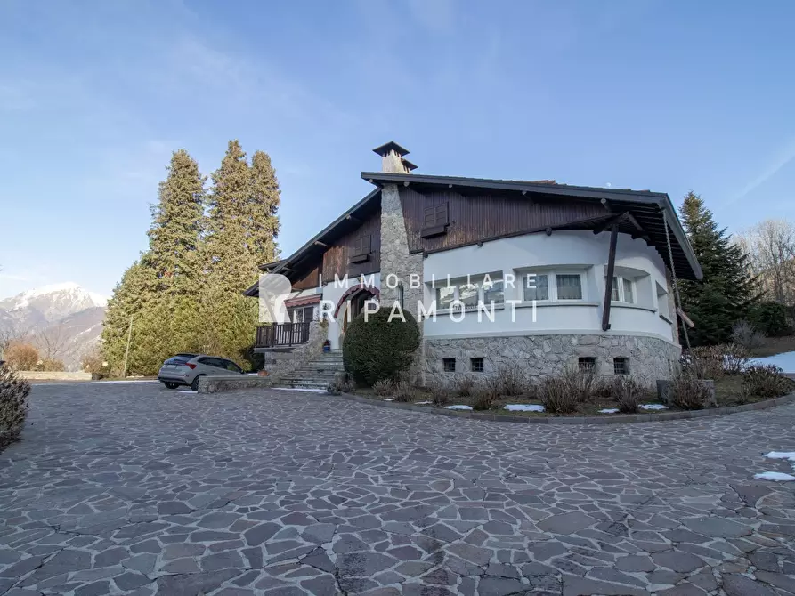 Immagine 1 di Villa in vendita  in Via Case Manzoni a Cremeno