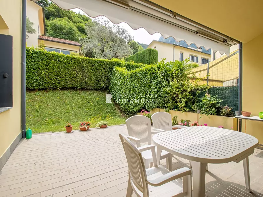 Immagine 1 di Villa in vendita  in Via Ugo Foscolo a Malgrate