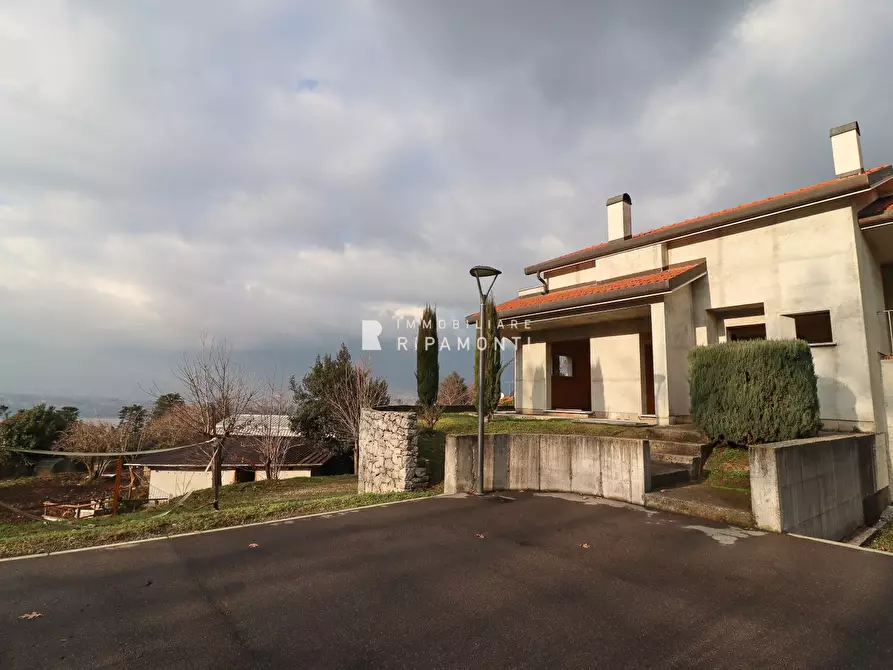 Immagine 1 di Villa in vendita  in Via Piave a Oggiono