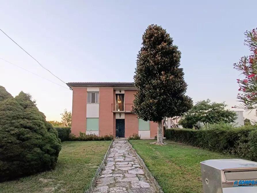 Immagine 1 di Villa in vendita  a Barbona
