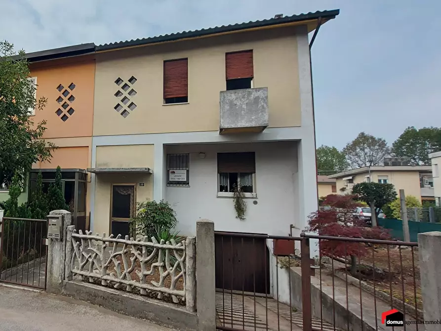 Immagine 1 di Villa in vendita  a Marano Vicentino