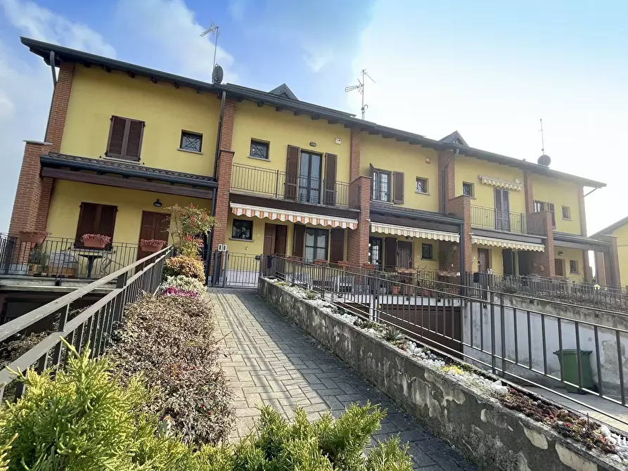 Immagine 1 di Villa in vendita  in Via Largo A. Rebattini a Cambiago