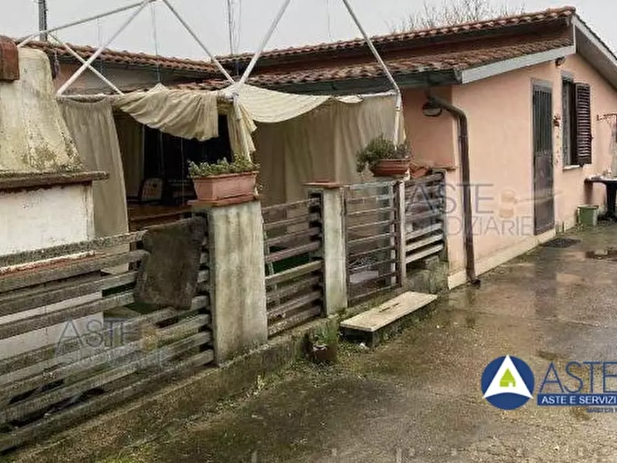 Immagine 1 di Villa in vendita  in Via Selciatella Snc a Aprilia