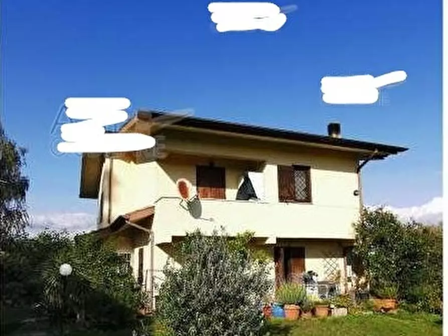 Immagine 1 di Villa in vendita  in VIA MIGLIARA 51 a Pontinia
