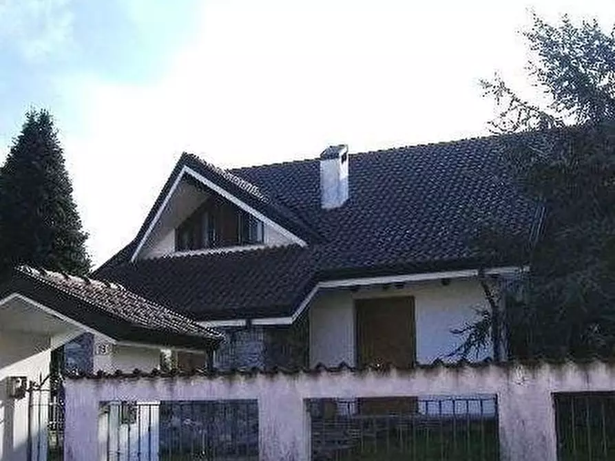 Immagine 1 di Villa in vendita  in Via Guglielmo Marconi a Turbigo