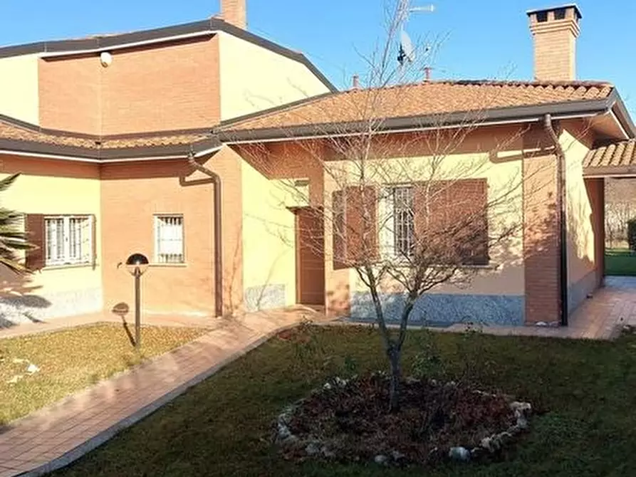 Immagine 1 di Villa in vendita  in via Sant'Antonio a Abbiategrasso