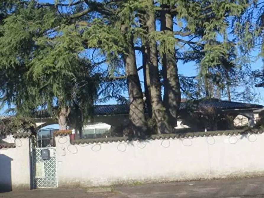 Immagine 1 di Villa in vendita  in Via Roma a Arconate
