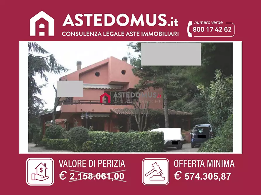 Immagine 1 di Villa in vendita  in Via Casa Manzo a Salerno