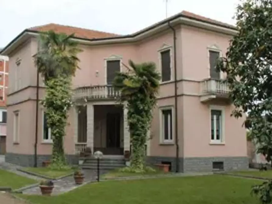 Immagine 1 di Villa in vendita  in Via della Liberazione a Gallarate