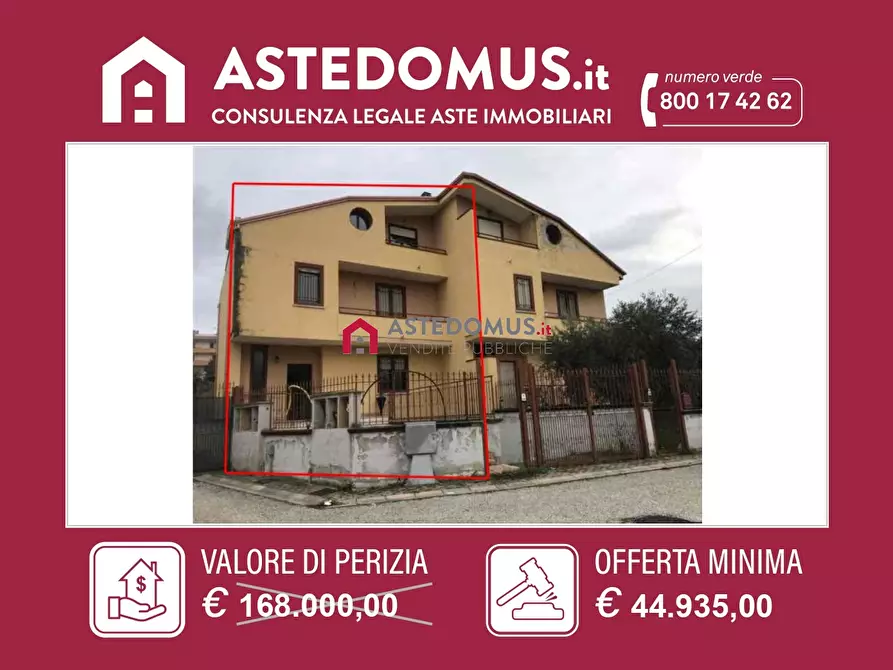 Immagine 1 di Villa in vendita  in Via Appia SS7 a Castel Di Sasso