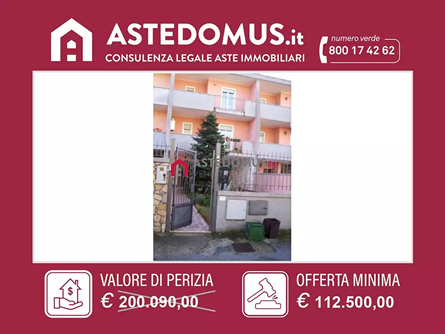 Immagine 1 di Villa in vendita  in Via Curzio Malaparte a Mondragone