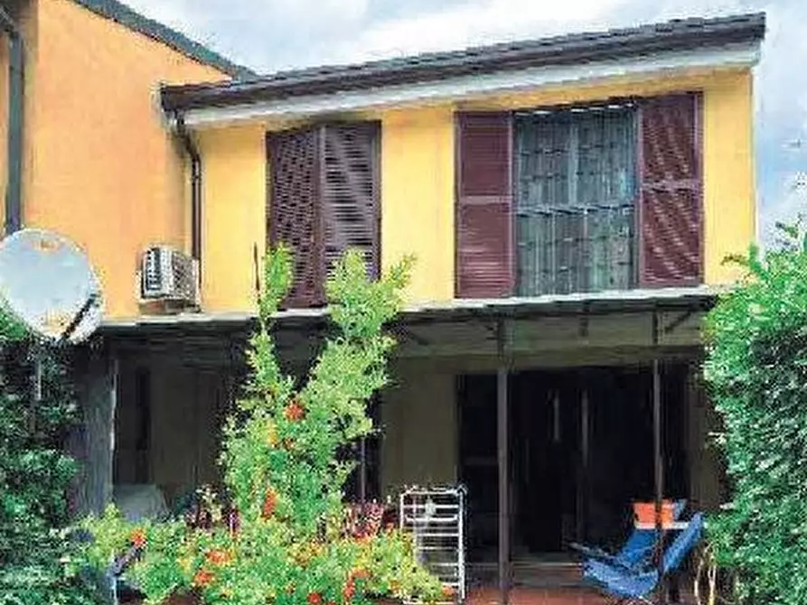 Immagine 1 di Villa in vendita  in Via Ugo La Malfa a Rozzano