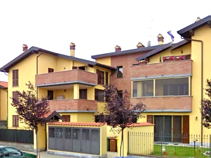 Immagine 1 di Appartamento in affitto  in Via Eugenio Montale a Certosa Di Pavia