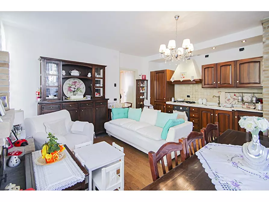 Immagine 1 di Appartamento in vendita  a Malnate