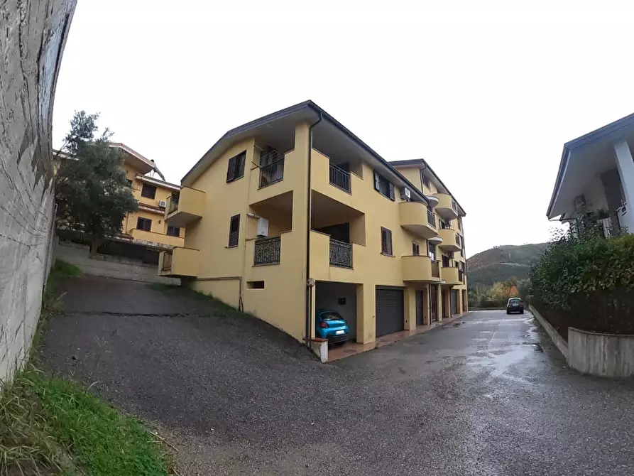 Immagine 1 di Appartamento in vendita  in via Roberto Rossellini a Altilia
