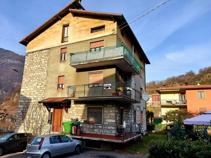Immagine 1 di Appartamento in vendita  in VIA FRATELLI MEZZARRO a Breno