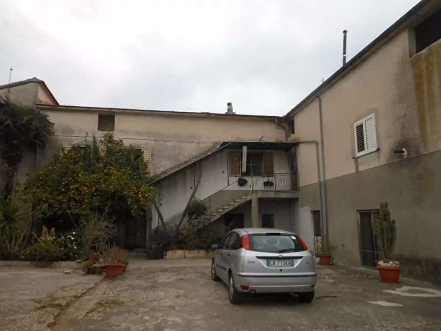 Immagine 1 di Casa indipendente in vendita  in S.S. 85 VENAFRANA a Sesto Campano