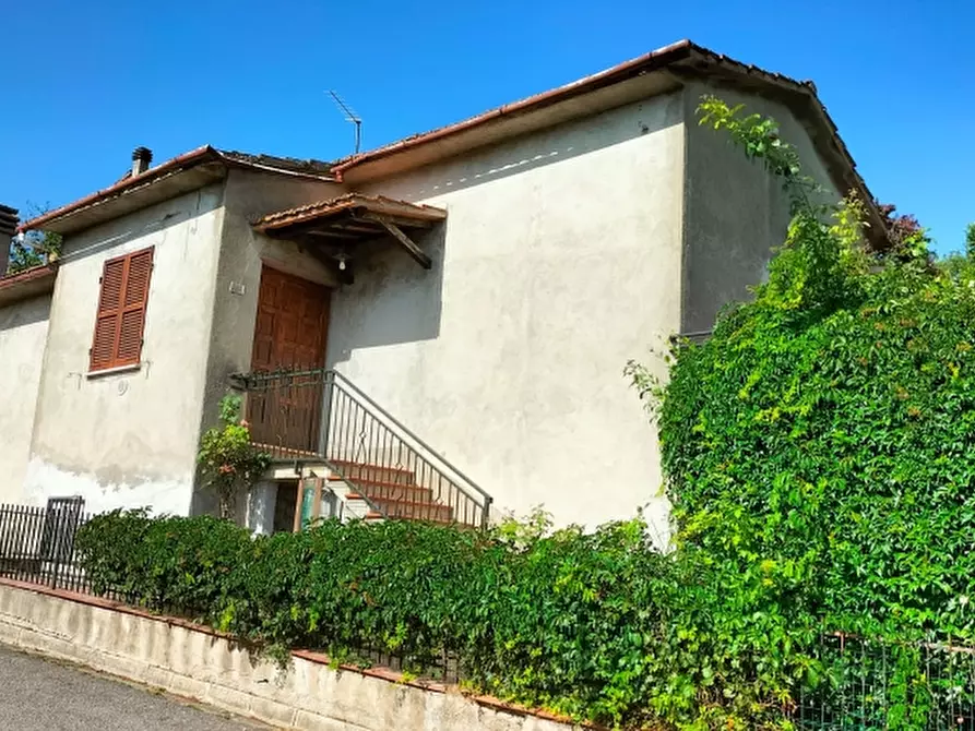 Immagine 1 di Casa indipendente in vendita  a Fabro