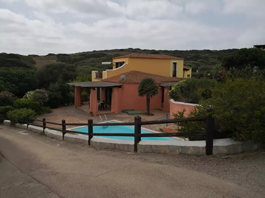 Immagine 1 di Villa in vendita  in Via Dei Martiri Turritani a Stintino