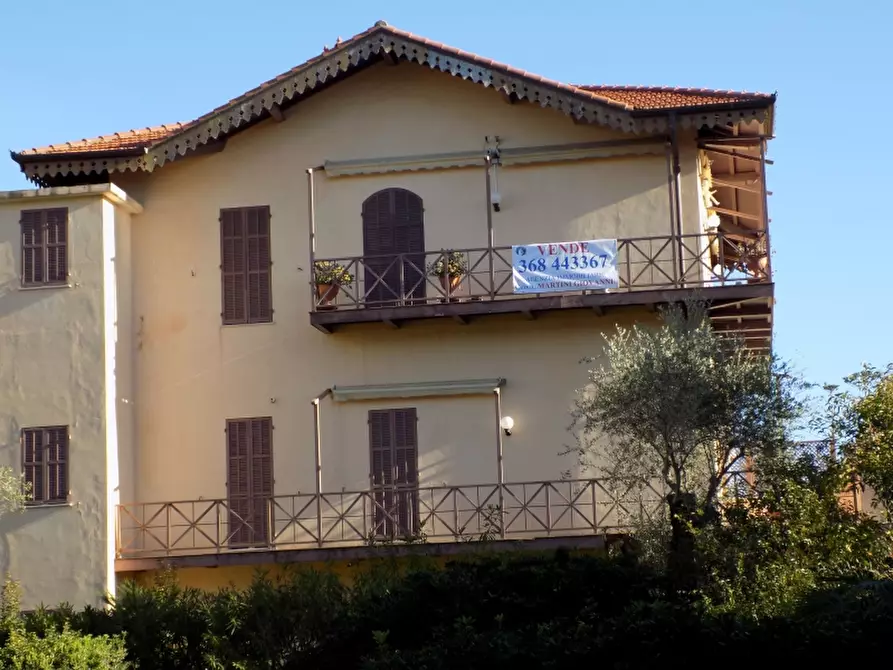 Immagine 1 di Appartamento in vendita  in via vittorio veneto a Bordighera